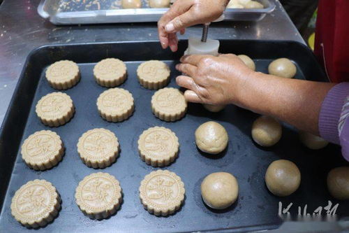 邯郸 迎中秋 打月饼