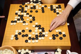 柳华芳 围棋大师点赞华为手机 华为mate 20系列诠释科技艺术之合 科技先生
